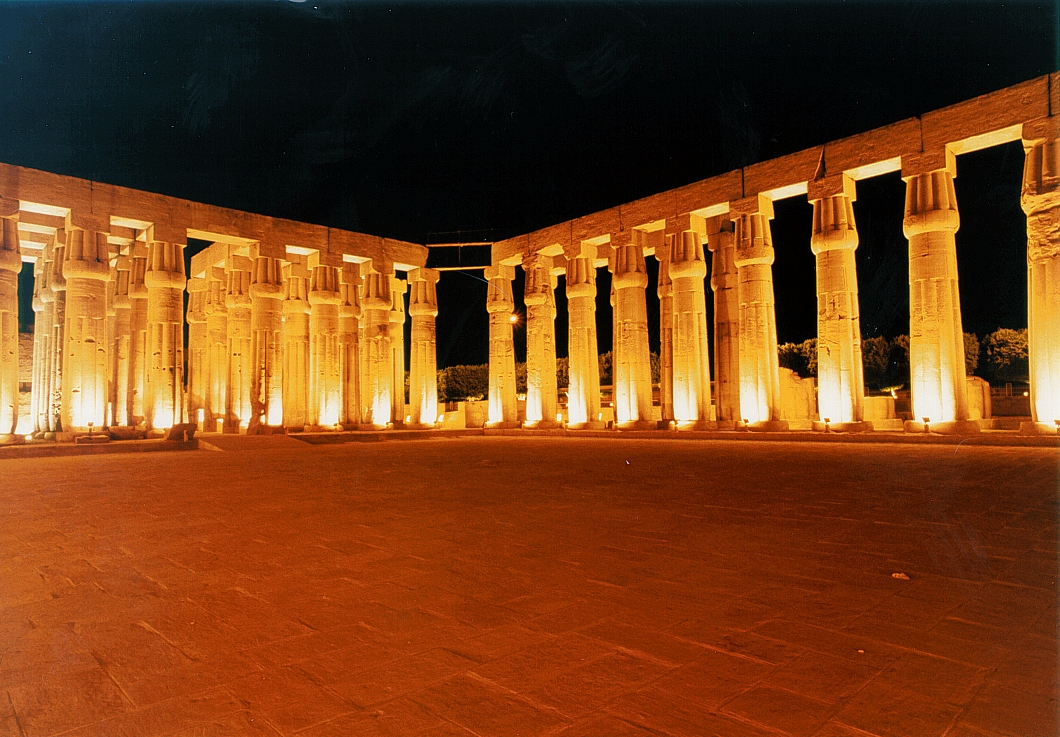 luxor temple   courtyard at night